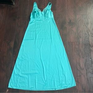 Vintage Vanity Fair Sleeveless Nylon & Lace Teal Turquoise Nightgown Size 36